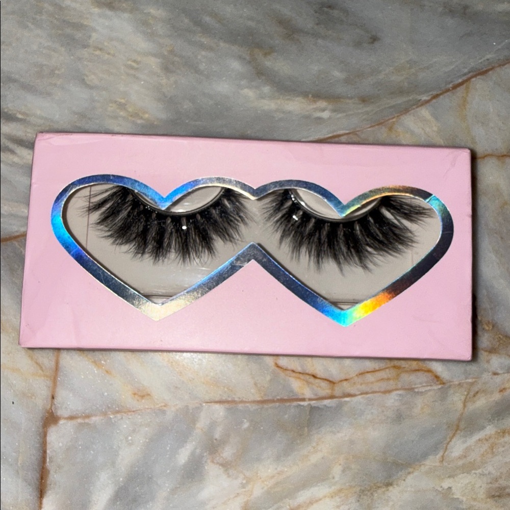 Pink Heart-Shaped Eyelash Set